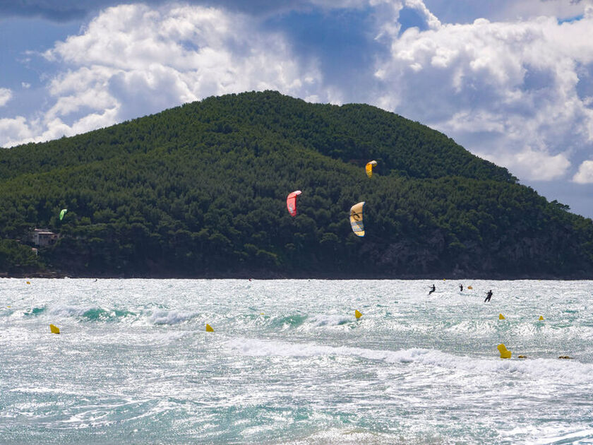 © Spot de kitesurf des Lecques - Office de tourisme de Saint-Cyr-sur-Mer / Joan Costeja