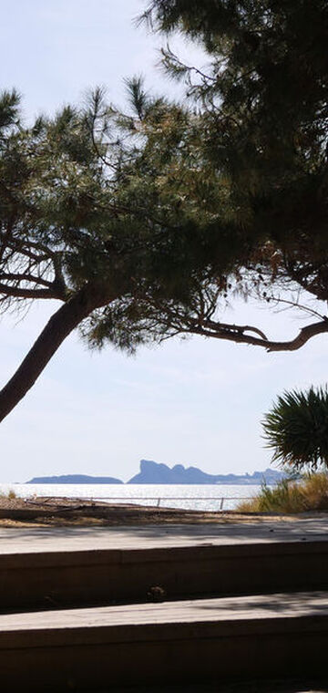 © Square Ferrié - Office de tourisme de Saint-Cyr-sur-Mer / Joan Costeja