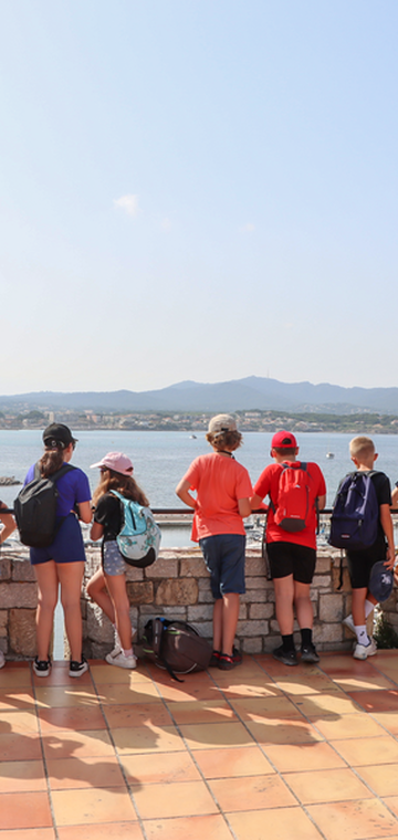 © Vue du sommet avec les enfants - Sanary Tourisme