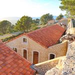 © Randonnée sur le sentier du Belvédère dans le Massif du Gros Cerveau_Sanary-sur-Mer - Tristan A. / Sanary Tourisme