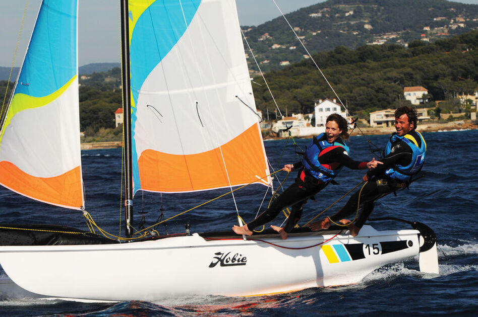 © Location de matériel Nautique - Catamaran - SNGL - Ecole de voile