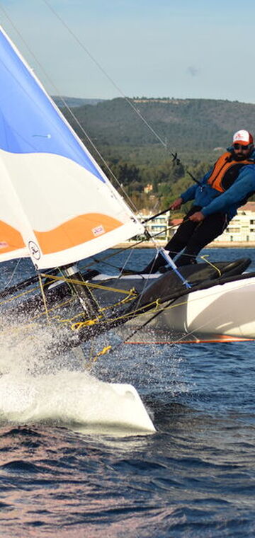 © Location de matériel Nautique - Catamaran - SNGL - Ecole de voile