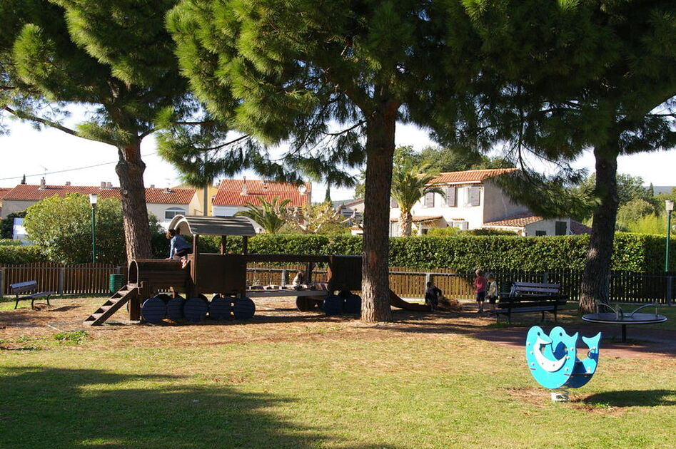 © Aire de jeux - Square Franck Leboeuf - Office de Tourisme de Saint-Cyr-sur-Mer