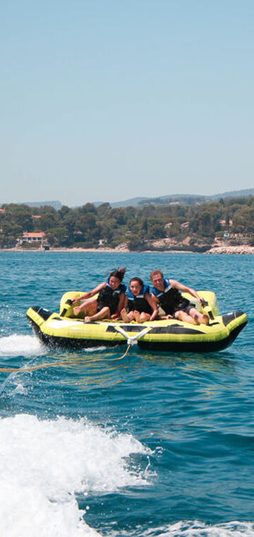 © New gliss by Saint-Cyr Jet ski - Office de Tourisme de Saint-Cyr-sur-Mer