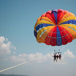 © Saint-Cyr parachute ascensionnel - Office de Tourisme de Saint-Cyr-sur-Mer