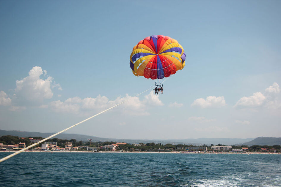 © Saint-Cyr parachute ascensionnel - Office de tourisme de Saint-Cyr-sur-Mer