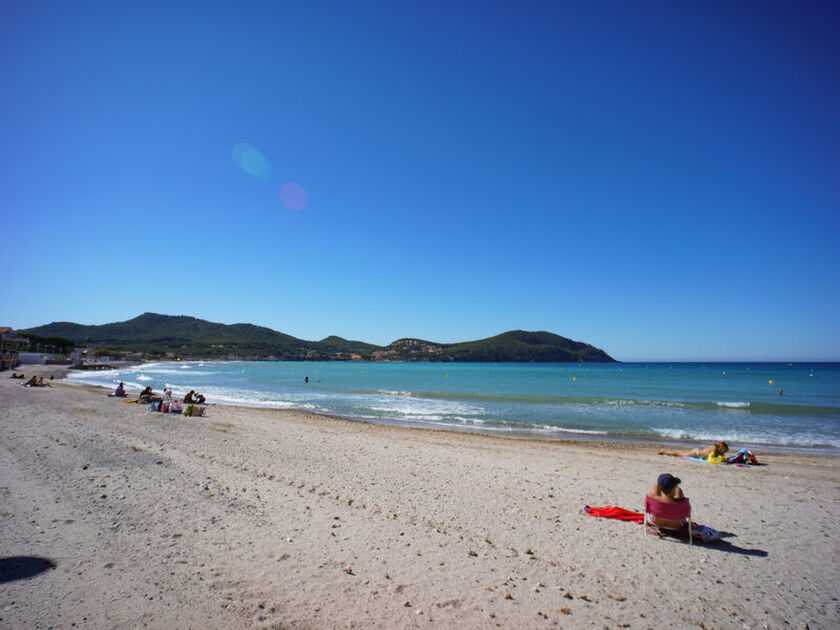 © Plage des Lecques - Office de tourisme de Saint-Cyr-sur-Mer / Joan Costeja